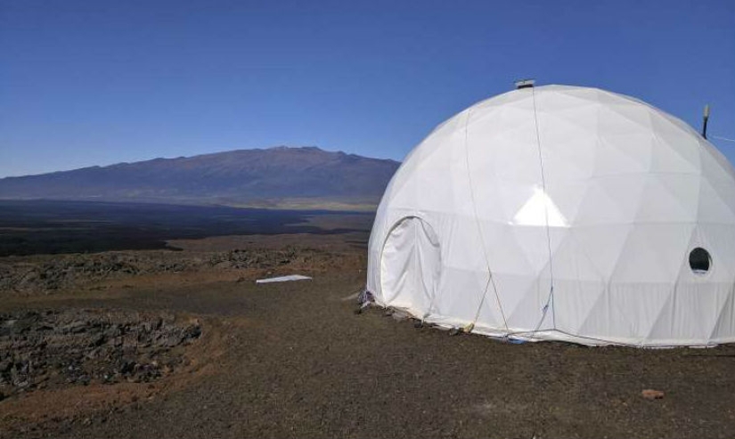 "Walking on grass without shoes and socks is really very interesting": NASA test subjects after 8 months under the dome "Walking on grass without shoes and socks is really very interesting": NASA test subjects after 8 months under the dome