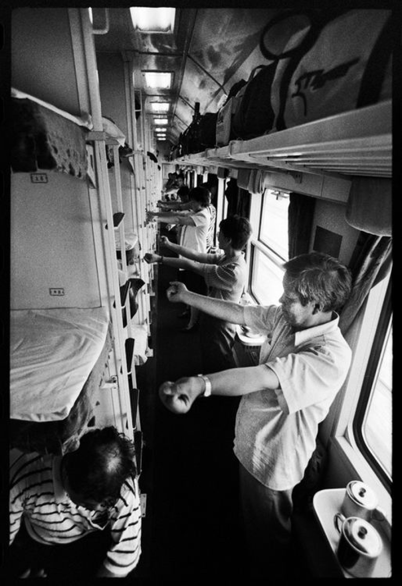 Wang Fuchun y su famosa serie de fotos "Los chinos en el tren" Wang Fuchun y su famosa serie de fotos "Los chinos en el tren"