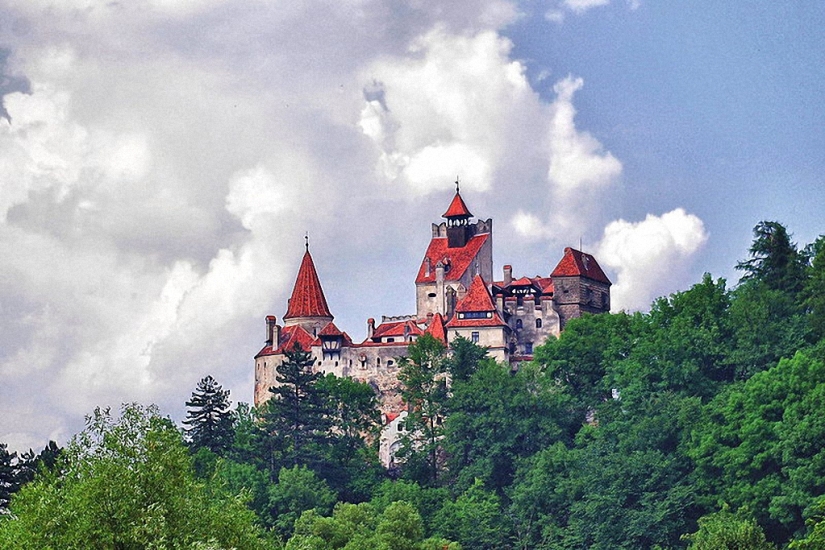 Want to feel like Dracula? - buy his castle! Want to feel like Dracula? - buy his castle!