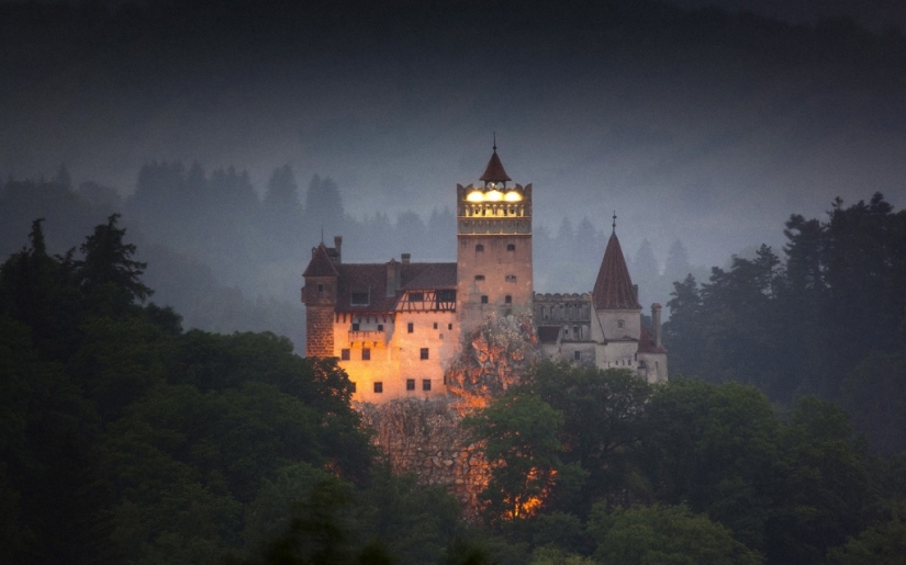 Want to feel like Dracula? - buy his castle! Want to feel like Dracula? - buy his castle!