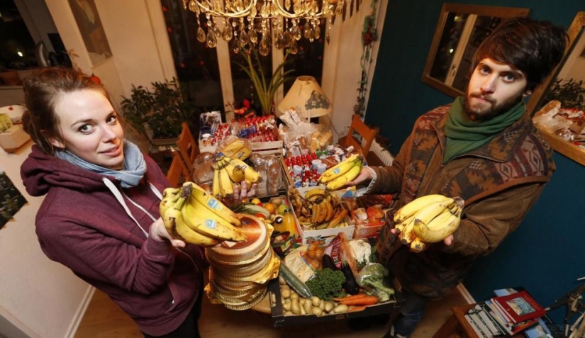 We feed from the garbage, and you? We feed from the garbage, and you?