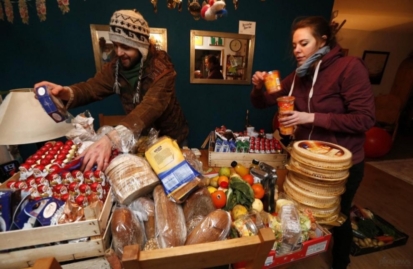 We feed from the garbage, and you? We feed from the garbage, and you?