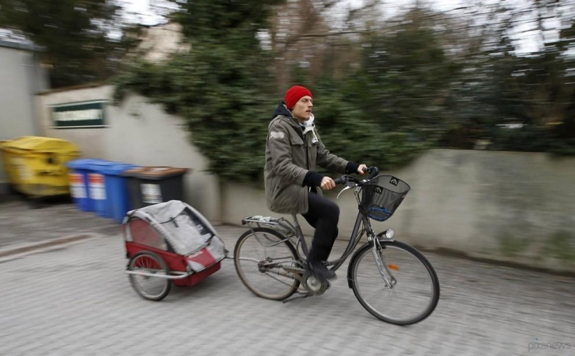 We feed from the garbage, and you? We feed from the garbage, and you?