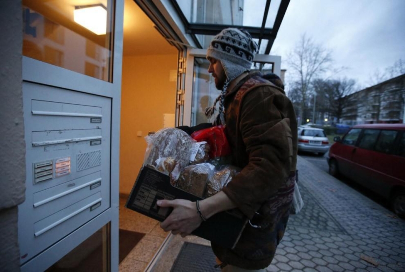 We feed from the garbage, and you? We feed from the garbage, and you?