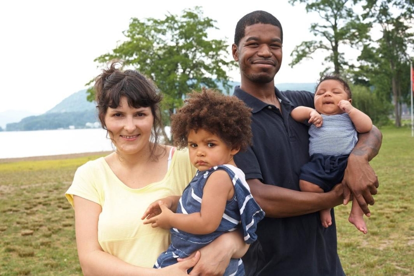 We met thanks to the Internet