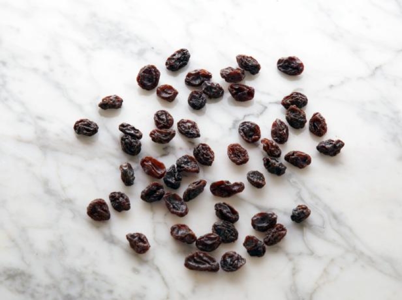 What 100 calories in portions of healthy and healthy food look like What 100 calories in portions of healthy and healthy food look like