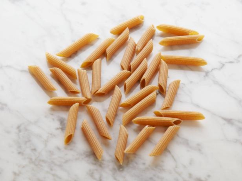 What 100 calories in portions of healthy and healthy food look like What 100 calories in portions of healthy and healthy food look like