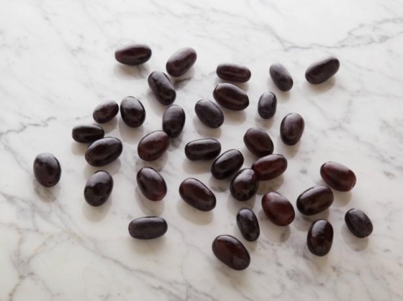 What 100 calories in portions of healthy and healthy food look like What 100 calories in portions of healthy and healthy food look like