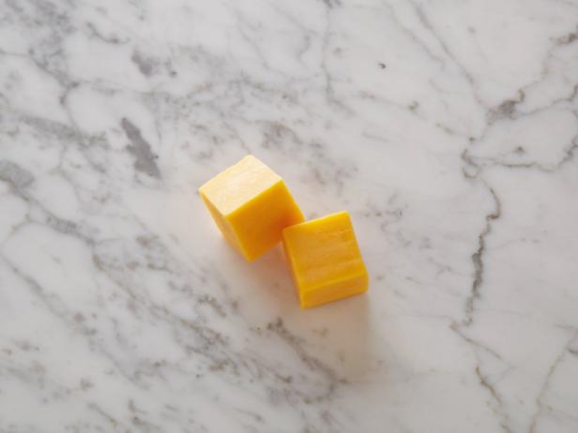 What 100 calories in portions of healthy and healthy food look like What 100 calories in portions of healthy and healthy food look like