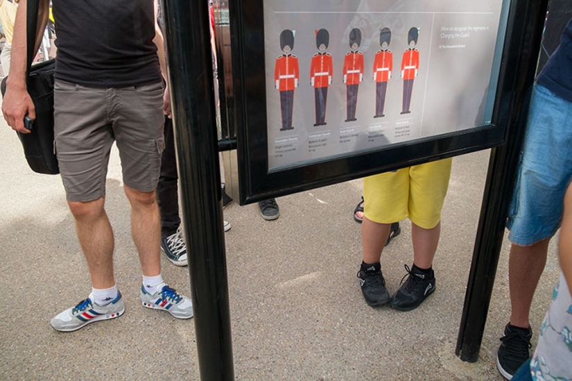 What do famous tourist places look like if you turn the camera in the other direction