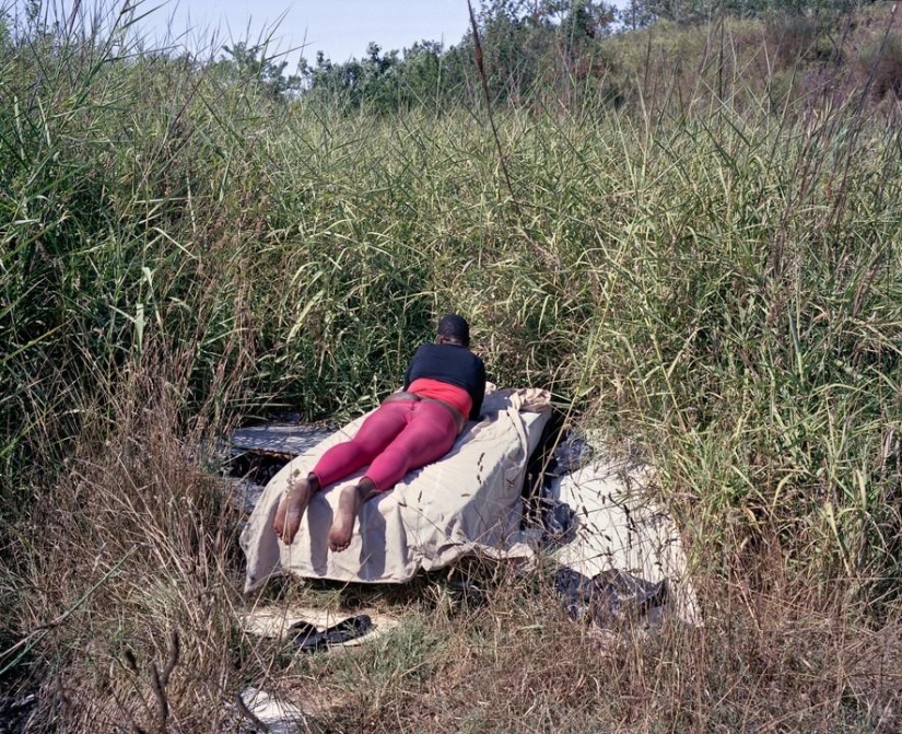 What do Nigerian illegal prostitutes and their jobs in Italy look like