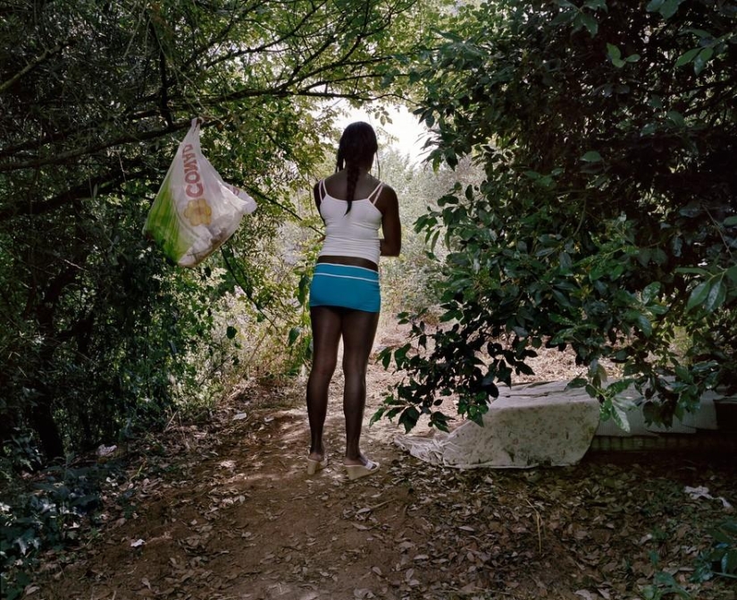 What do Nigerian illegal prostitutes and their jobs in Italy look like