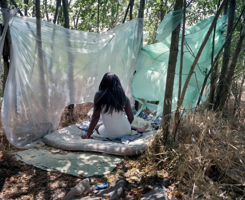 What do Nigerian illegal prostitutes and their jobs in Italy look like