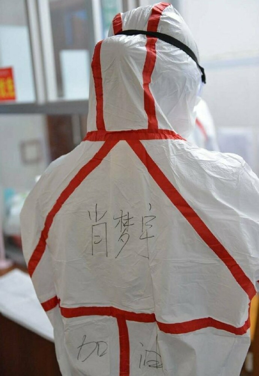 What do the faces of Chinese doctors look like at the end of a work shift