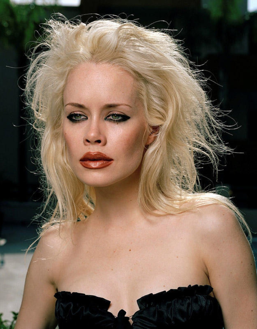 What do the girls who came to work in Hollywood look like