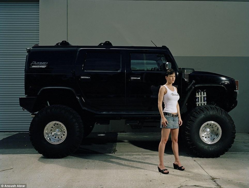 What do the girls who came to work in Hollywood look like