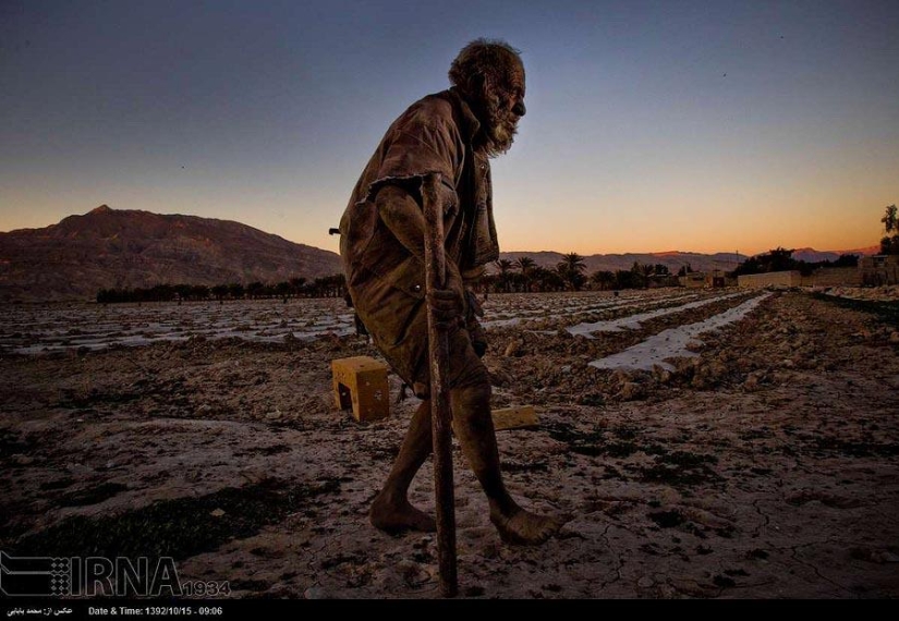 What does a person who has not washed for 60 years look like What does a person who has not washed for 60 years look like