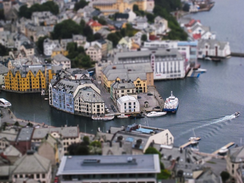 What famous cities look like in tilt-shift photos