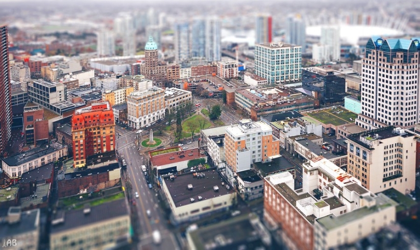 What famous cities look like in tilt-shift photos