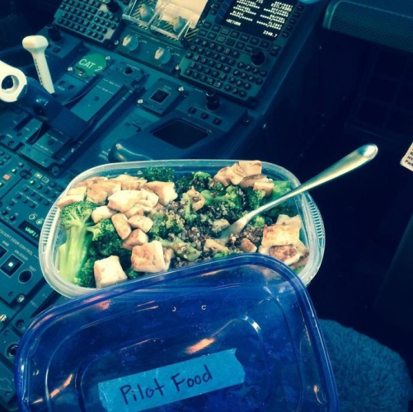 What people in different professions eat for lunch around the world