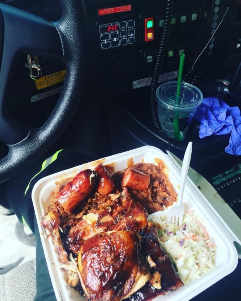 What people in different professions eat for lunch around the world