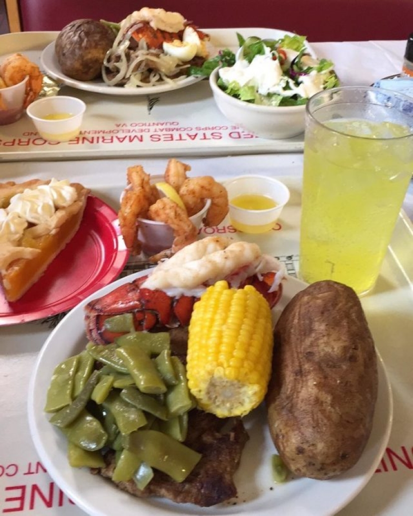 What people in different professions eat for lunch around the world