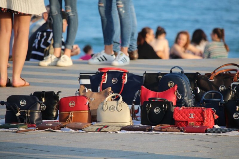 What should tourists avoid in Italy? 13 facts