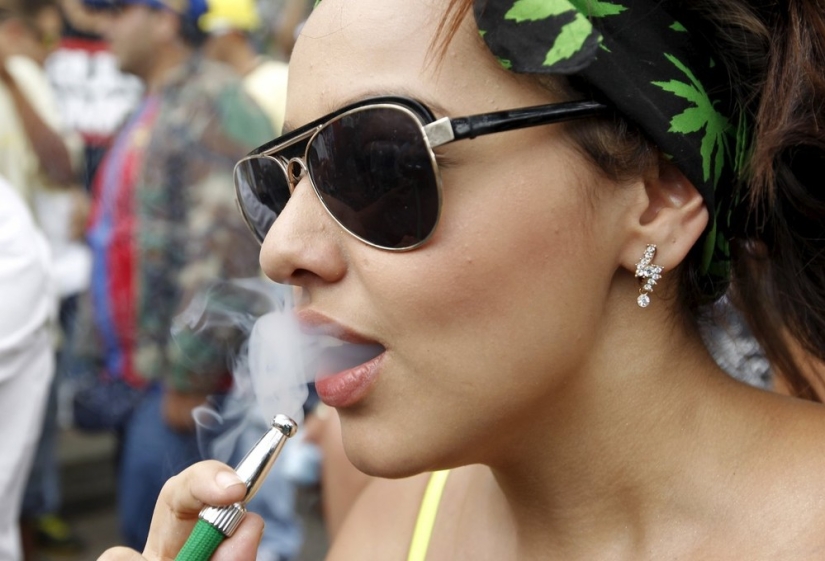 What the 9 Most Popular Harmful Substances, including Alcohol, LSD and Caffeine, Do to Your Brain