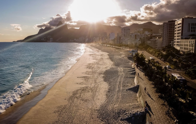 What the deserted Rio de Janeiro looks like What the deserted Rio de Janeiro looks like