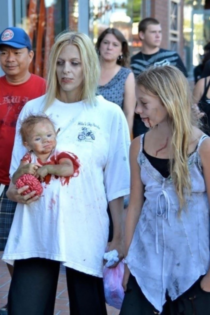 What to do if the child has no one to leave for Halloween