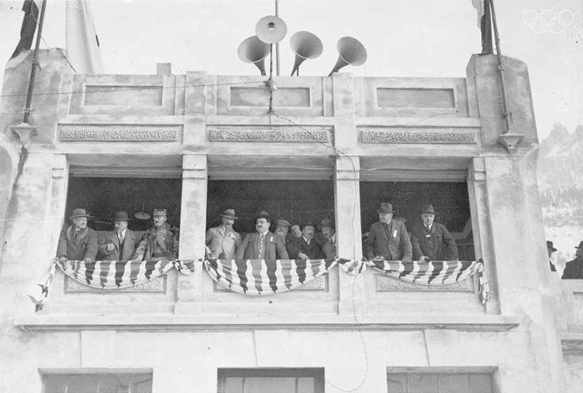 What were the first Winter Olympic Games like What were the first Winter Olympic Games like