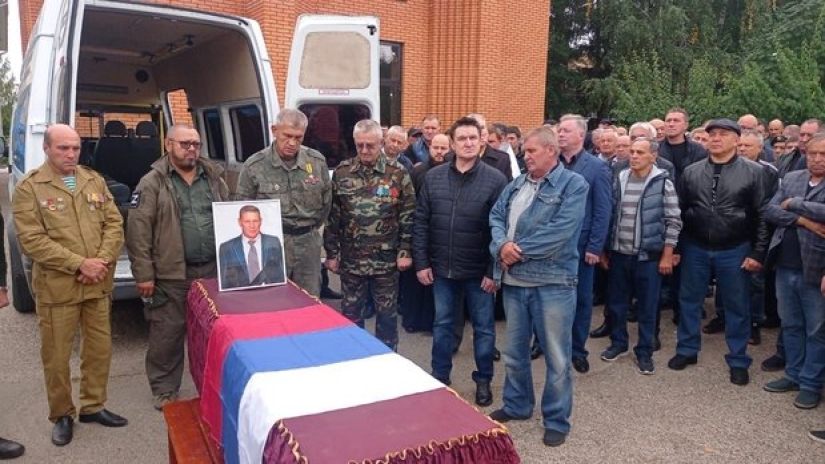 Who is the criminal authority Piece, and why was he buried with military honors
