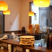 Who works, he eats: a restaurant has opened in Tokyo where you can eat after working a shift in the kitchen