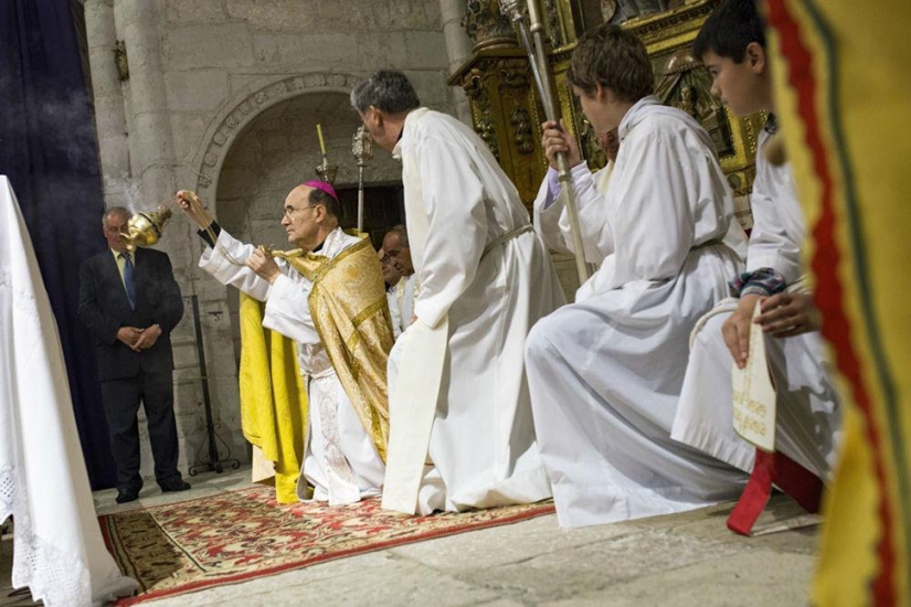 Why do Spaniards dress up as demons and jump over babies Why do Spaniards dress up as demons and jump over babies