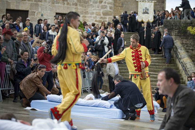 Why do Spaniards dress up as demons and jump over babies Why do Spaniards dress up as demons and jump over babies
