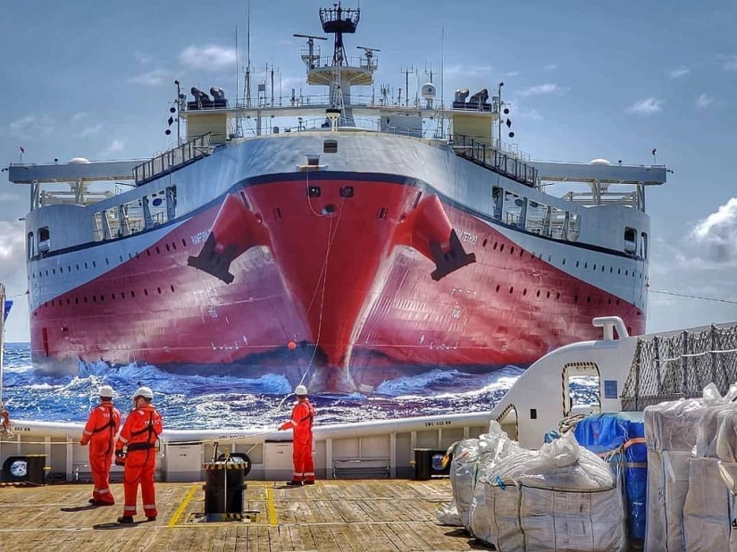 Why the Ramform Hyperion floating "iron" plows the ocean