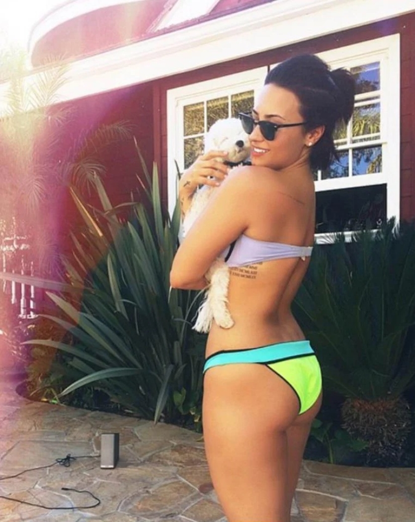 Without embellishment: glamorous beauties uploaded pictures to Instagram without photoshop