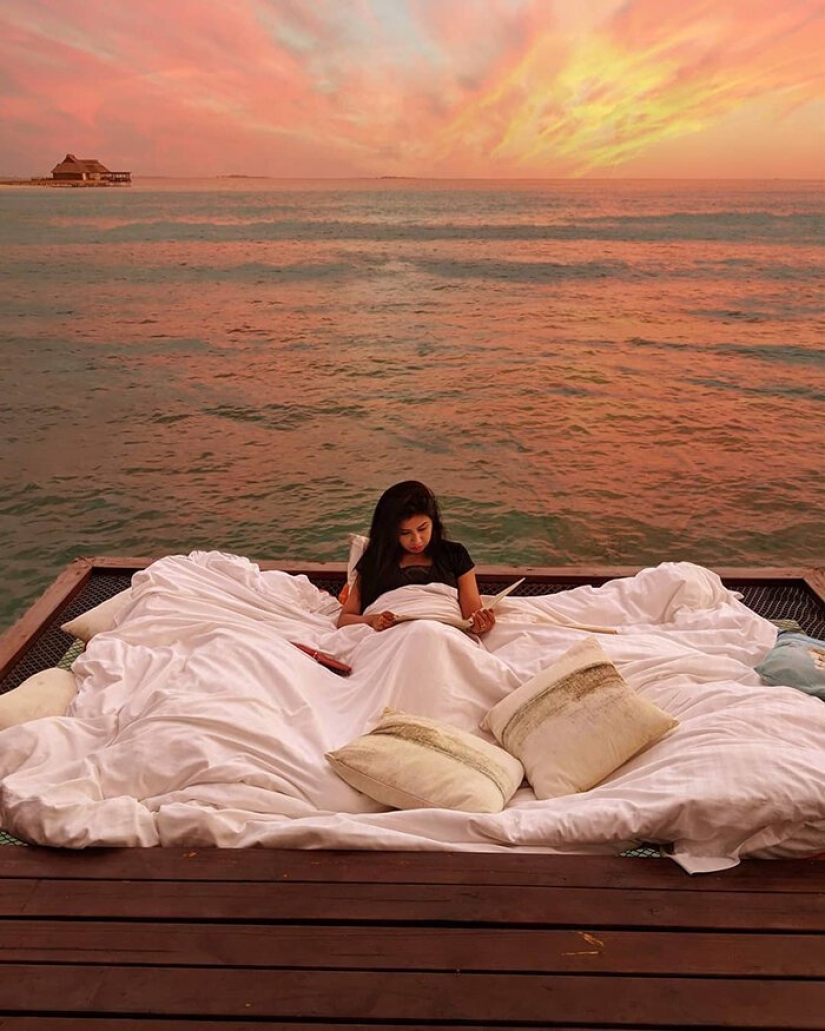 Would you like to sleep over the ocean under the stars? Then you go to the Maldives!