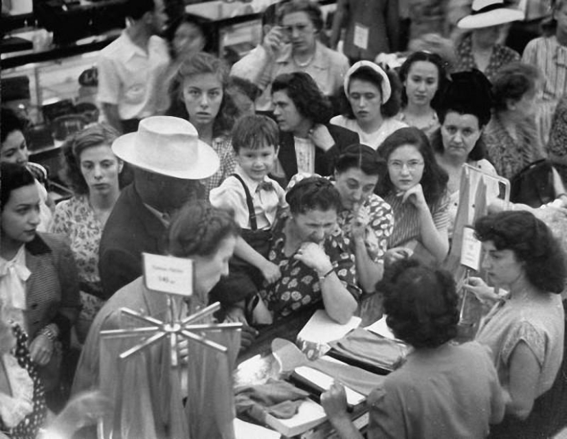 Y en este día, las mujeres encontraron la felicidad: hace 78 años, las medias de nylon salieron a la venta