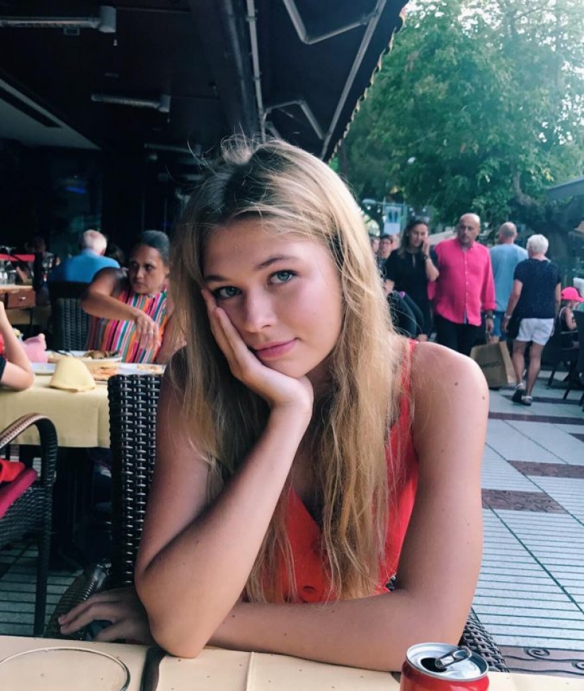 "¡Y la niña está madura!"¿Cómo es la hija de Vera Brezhneva, Sonya Kiperman, de 18 años "¡Y la niña está madura!"¿Cómo es la hija de Vera Brezhneva, Sonya Kiperman, de 18 años