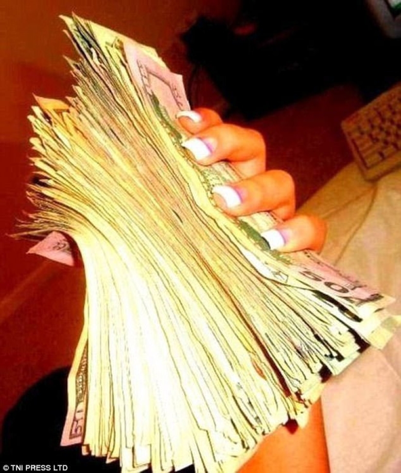 "Y por qué fue necesario estudiar en la universidad" : la red está perpleja por las fotos de strippers bañándose en dinero "Y por qué fue necesario estudiar en la universidad" : la red está perpleja por las fotos de strippers bañándose en dinero
