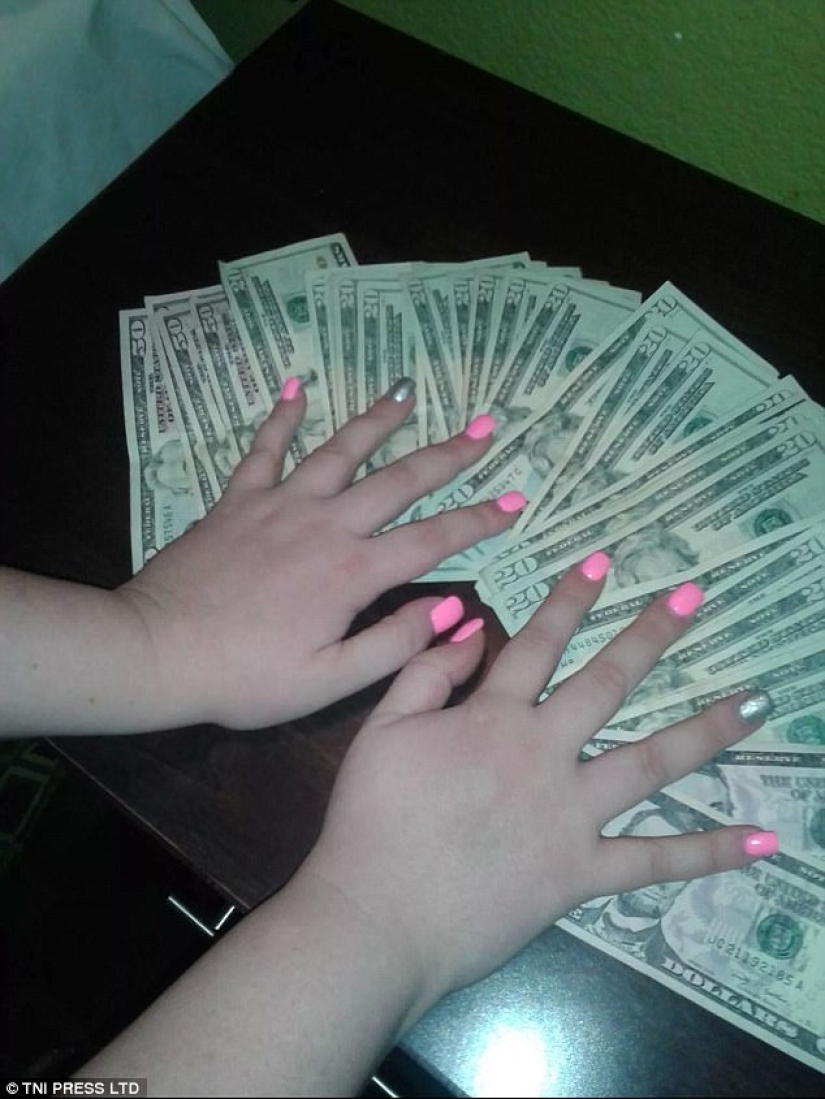 "Y por qué fue necesario estudiar en la universidad" : la red está perpleja por las fotos de strippers bañándose en dinero "Y por qué fue necesario estudiar en la universidad" : la red está perpleja por las fotos de strippers bañándose en dinero