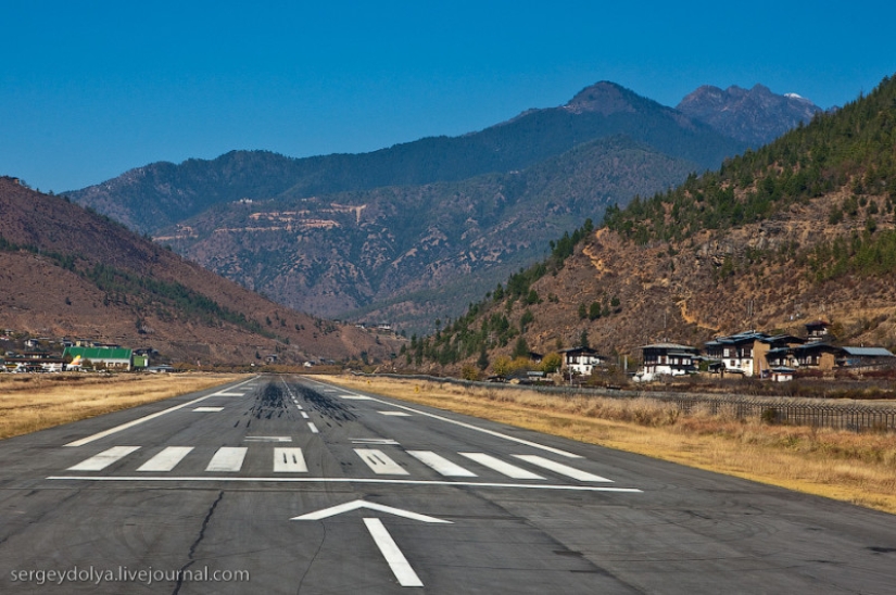 "You can shit yourself from feelings": the most dangerous airport in the world, when landing in which there is no right to make a mistake