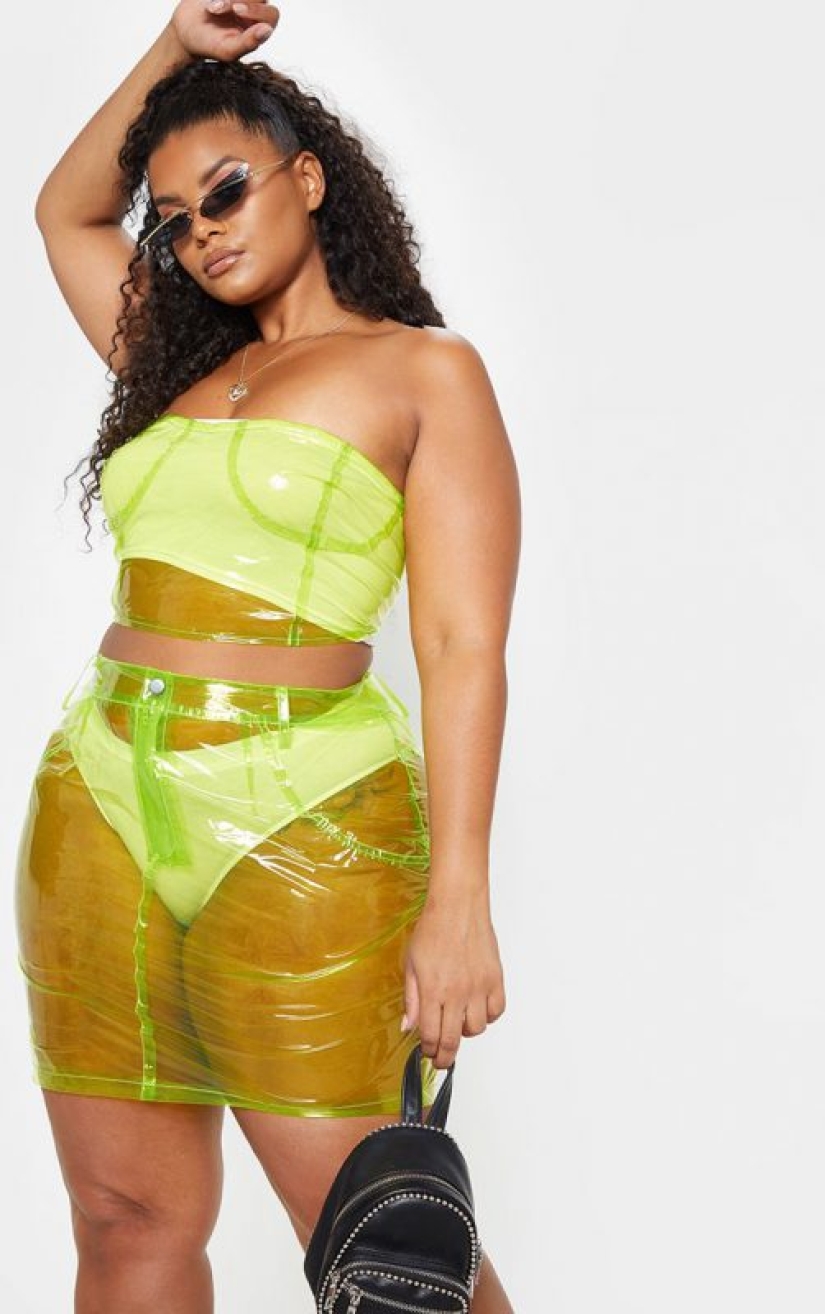 You can't see it! The American repeated the branded skirt, and it turned out no worse than the original