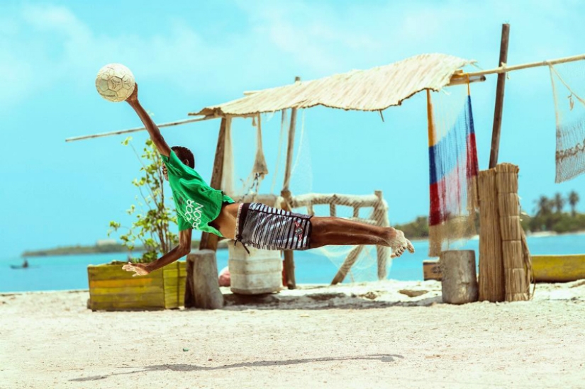 You give me a hairstyle, and I'll give you fish for lunch: how a thousand people get along on an island the size of a football field