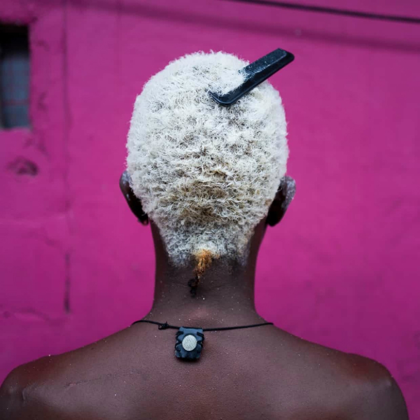 You give me a hairstyle, and I'll give you fish for lunch: how a thousand people get along on an island the size of a football field