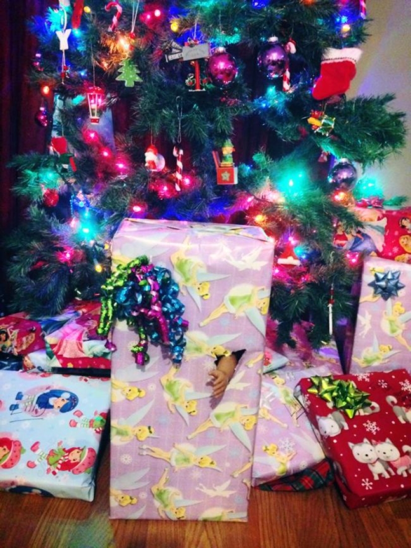 You wait for a guitar, and you get a T—shirt - Christmas surprises from noble trolls