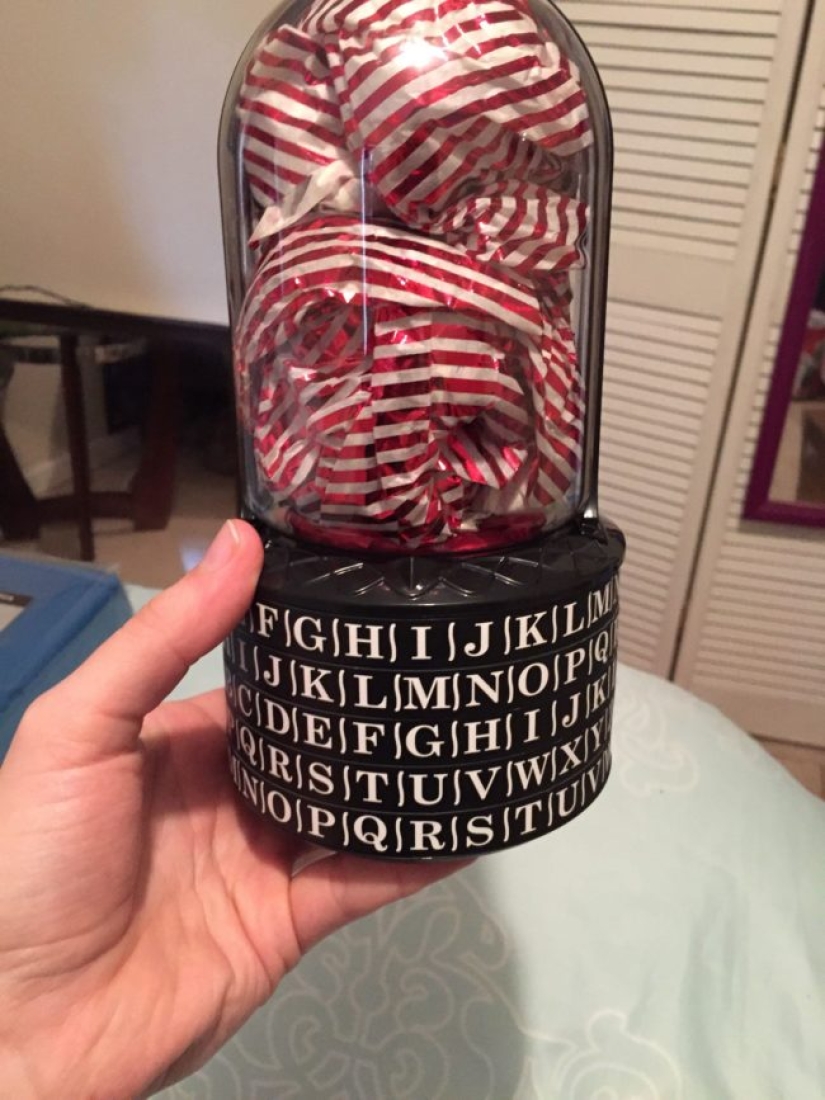 You wait for a guitar, and you get a T—shirt - Christmas surprises from noble trolls