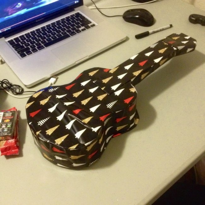 You wait for a guitar, and you get a T—shirt - Christmas surprises from noble trolls