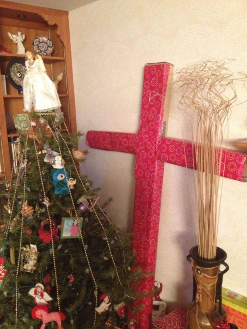 You wait for a guitar, and you get a T—shirt - Christmas surprises from noble trolls